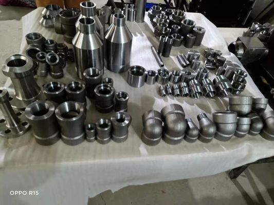 اتصالات اتصال لوله 2000 پوند زانویی فولادی مشکی Asme B16.11 جوش داده شده بدون درز
